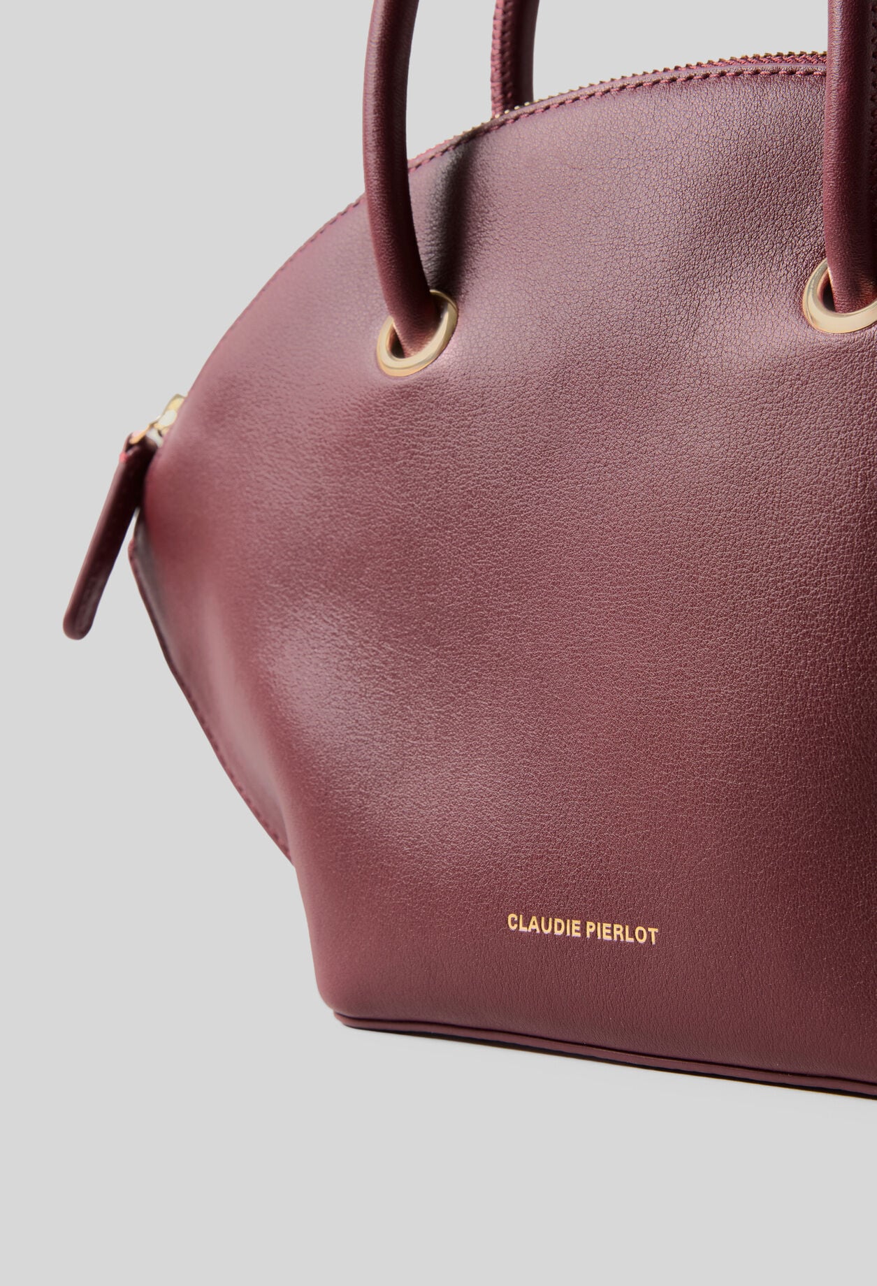 Bolso piel lisa con aros dorados