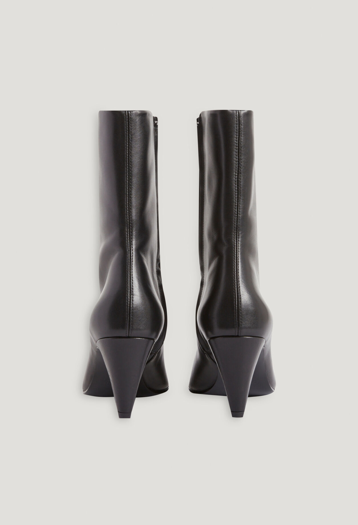 Botines de cuero negro