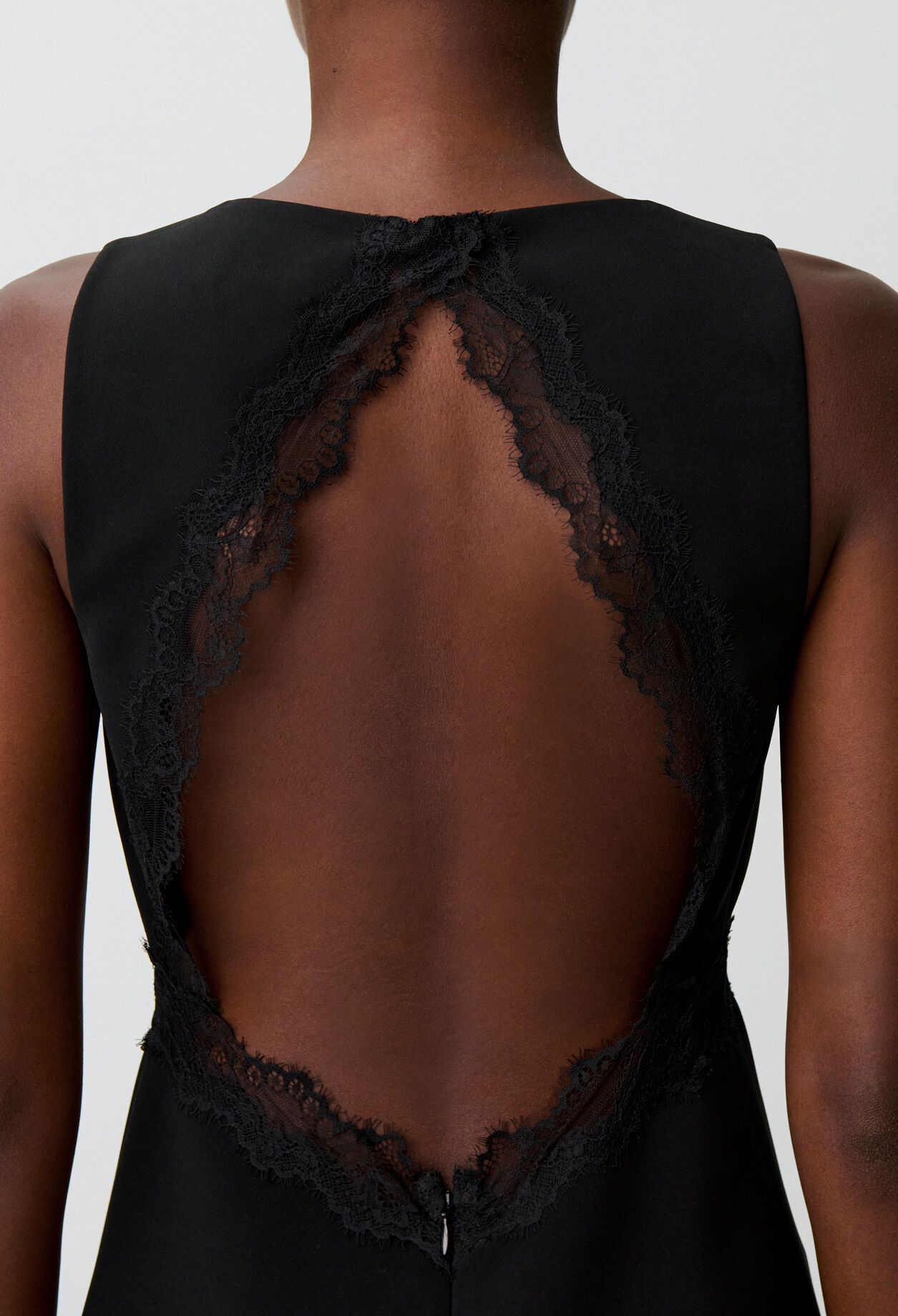 Vestido encaje espalda descubierta