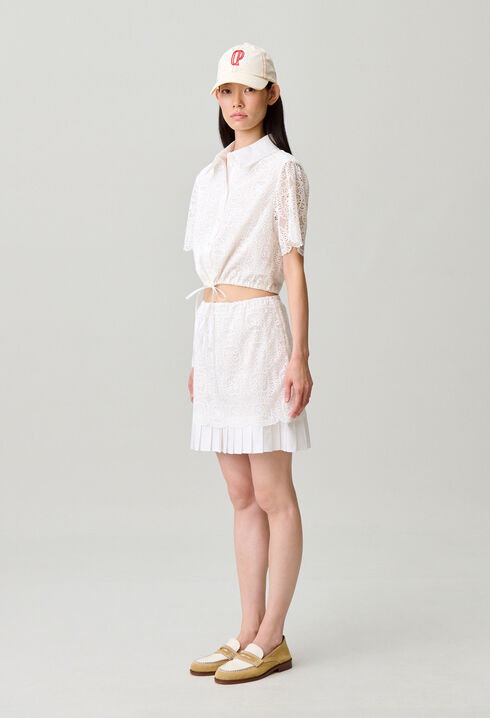 Falda corta de encaje