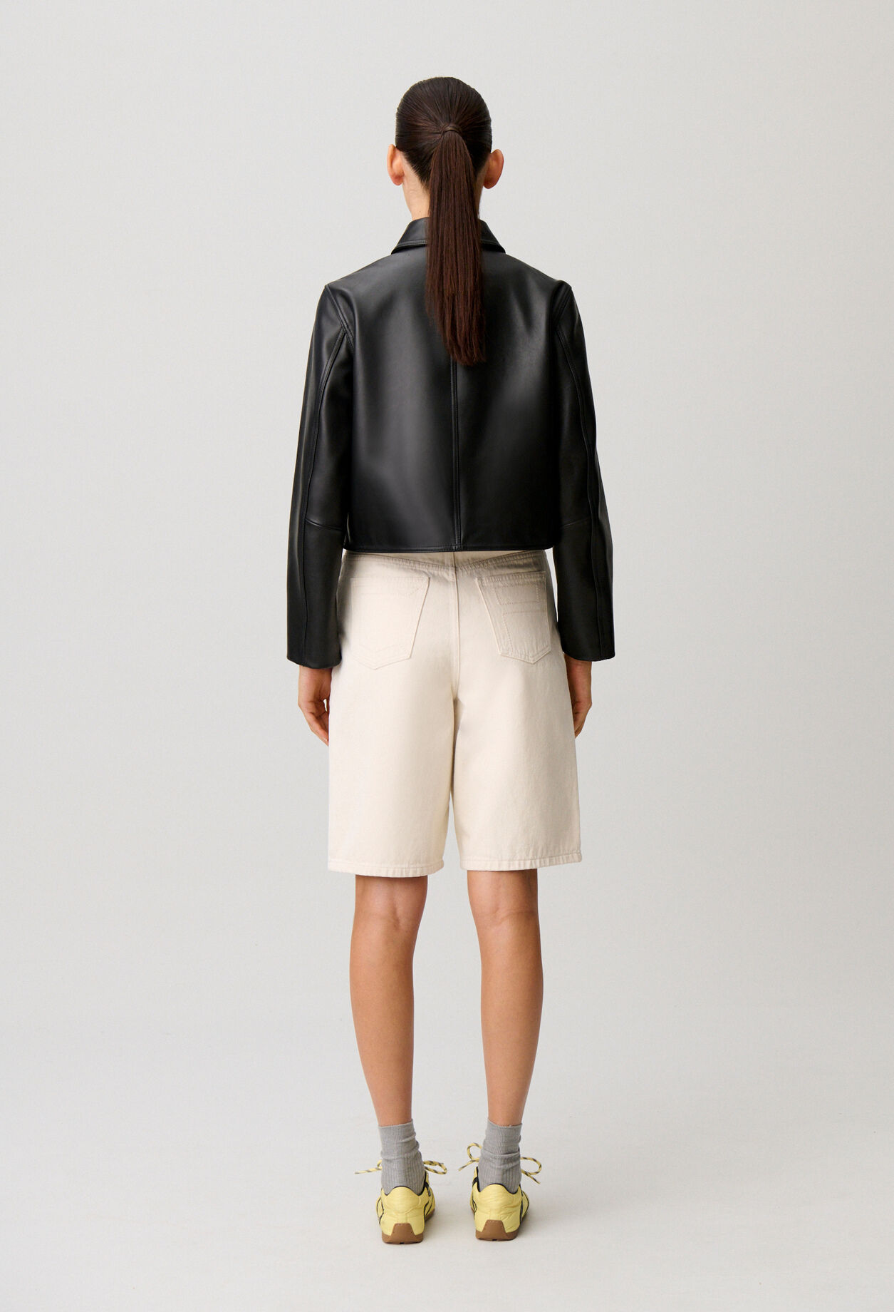 Chaqueta corta de cuero