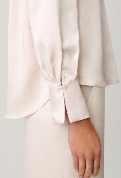 Blusa fluida con cuello