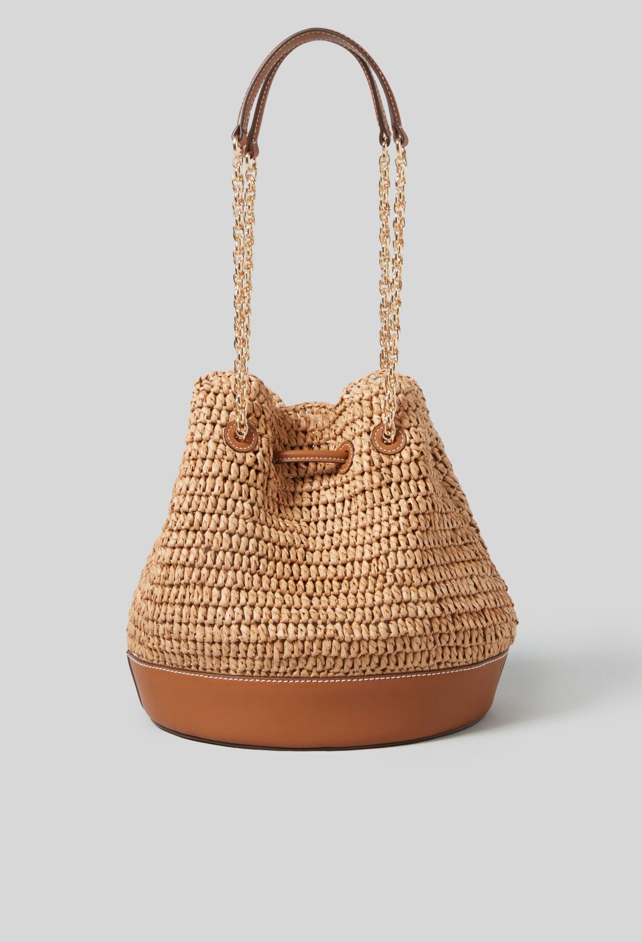 Bolso tipo cesta trenzado