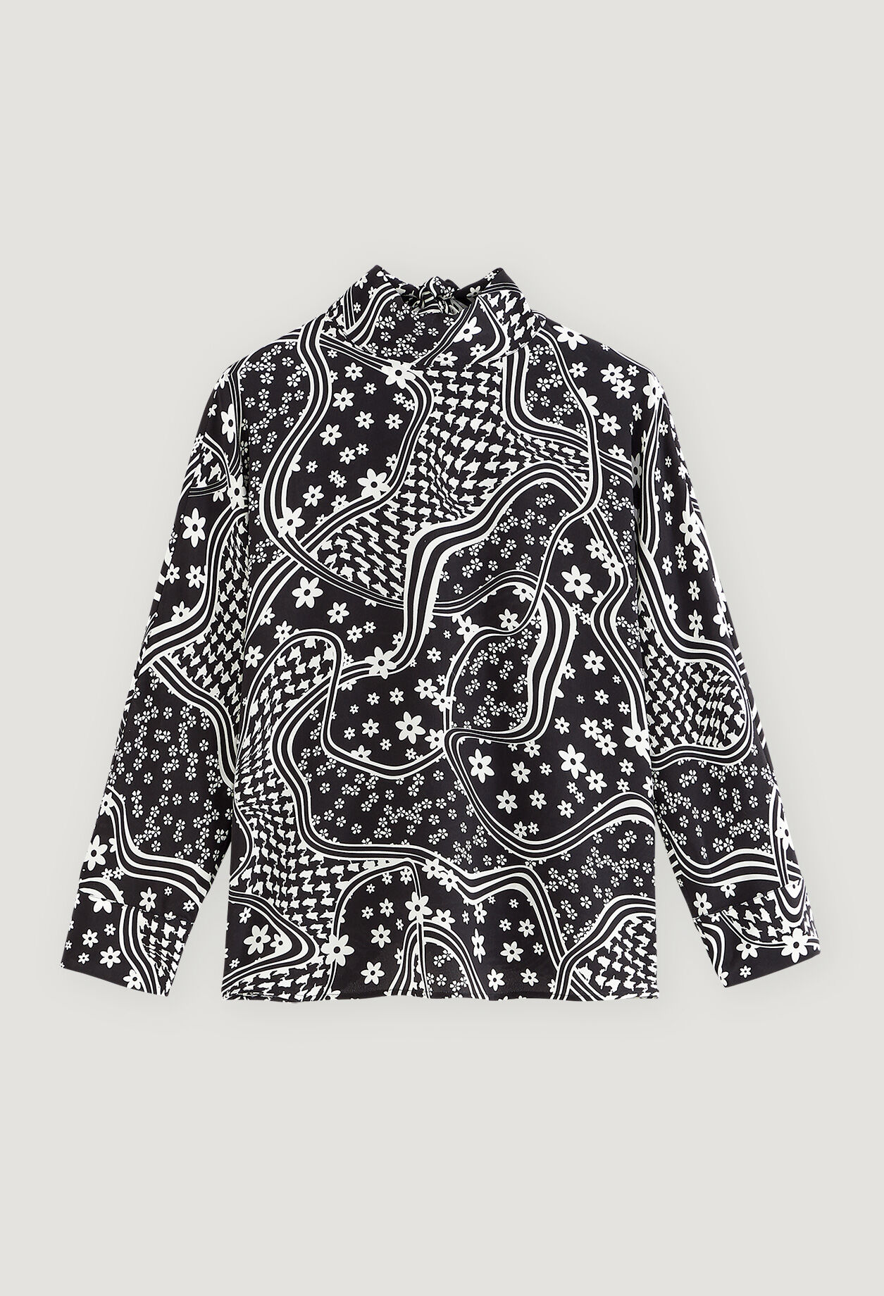 Blusa con cuello alto