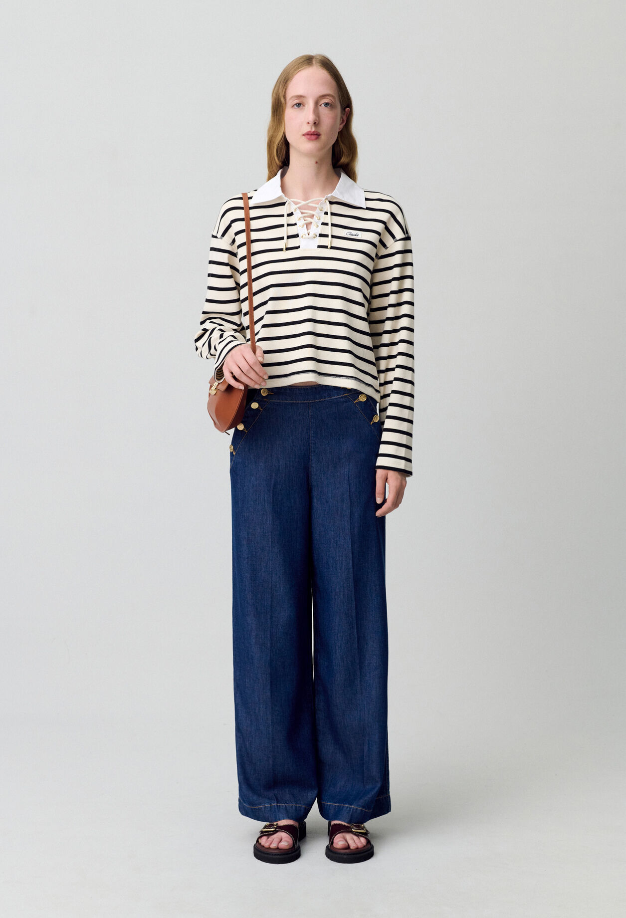 Pantalón vaquero ancho con botones
