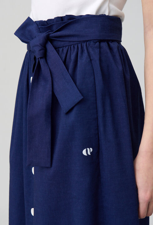 Falda midi con botones