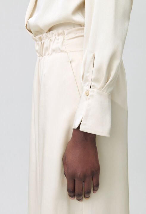 Pantalón ancho con cintura fruncida