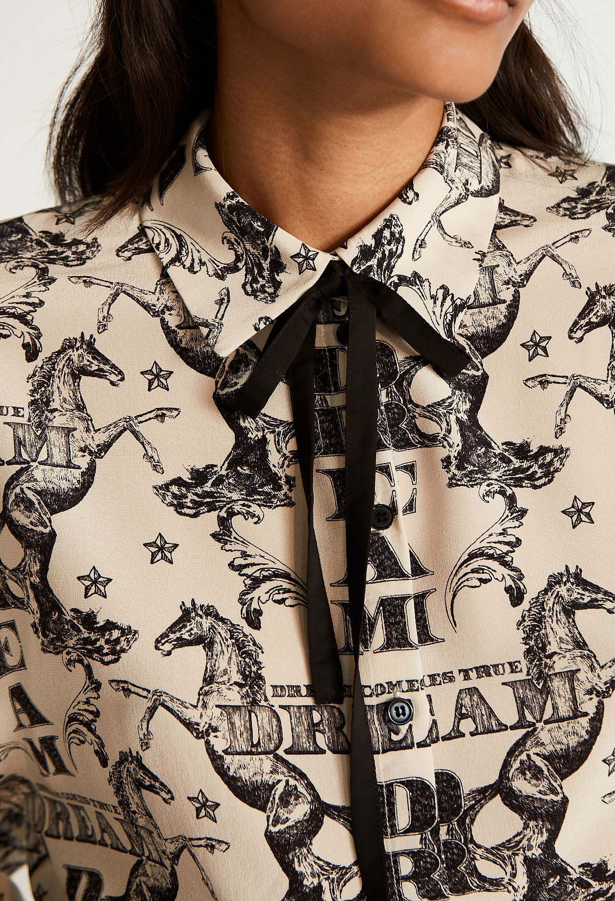 Camisa estampada de cuello Lavallière