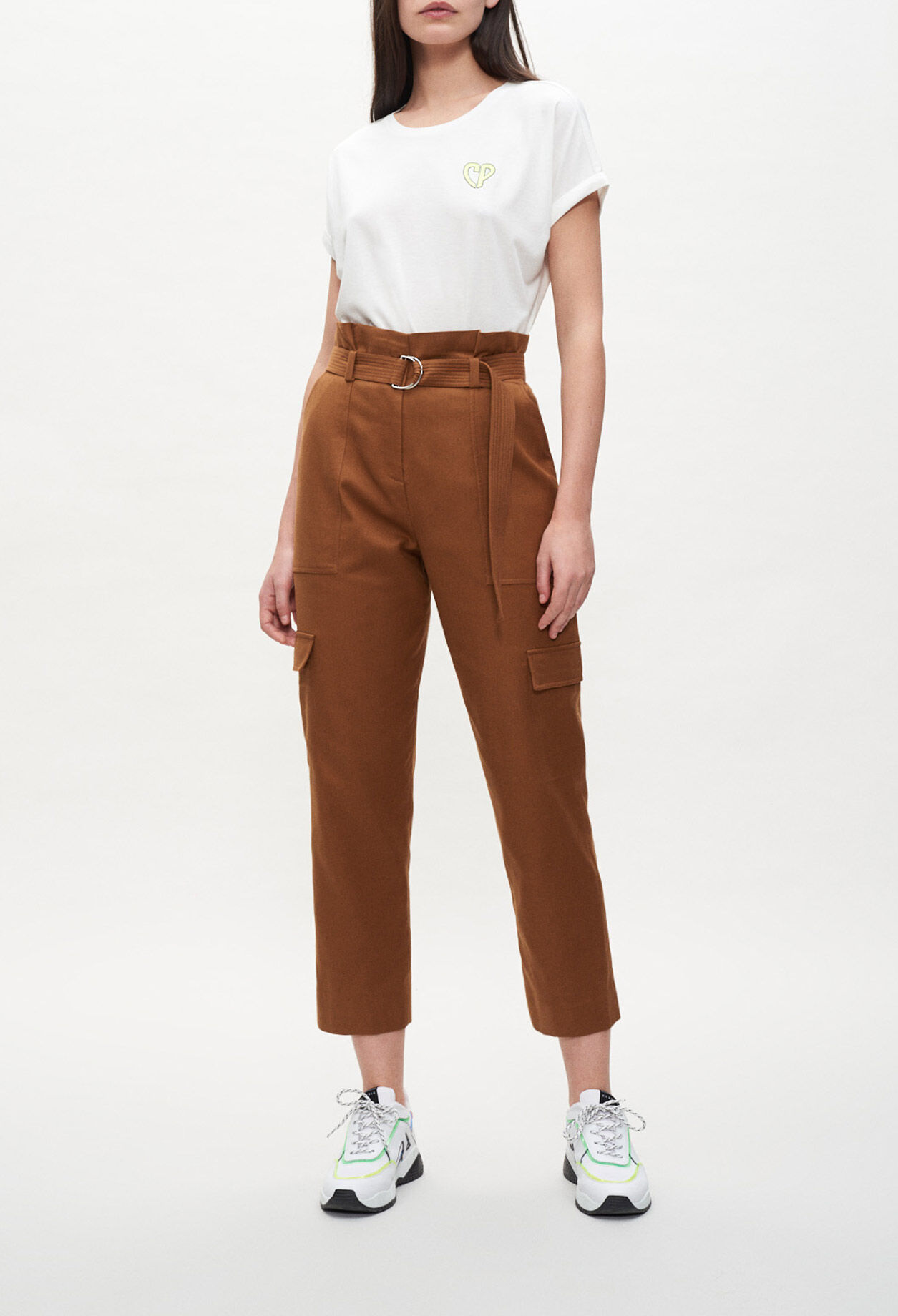 Pantalón recto con bolsillos