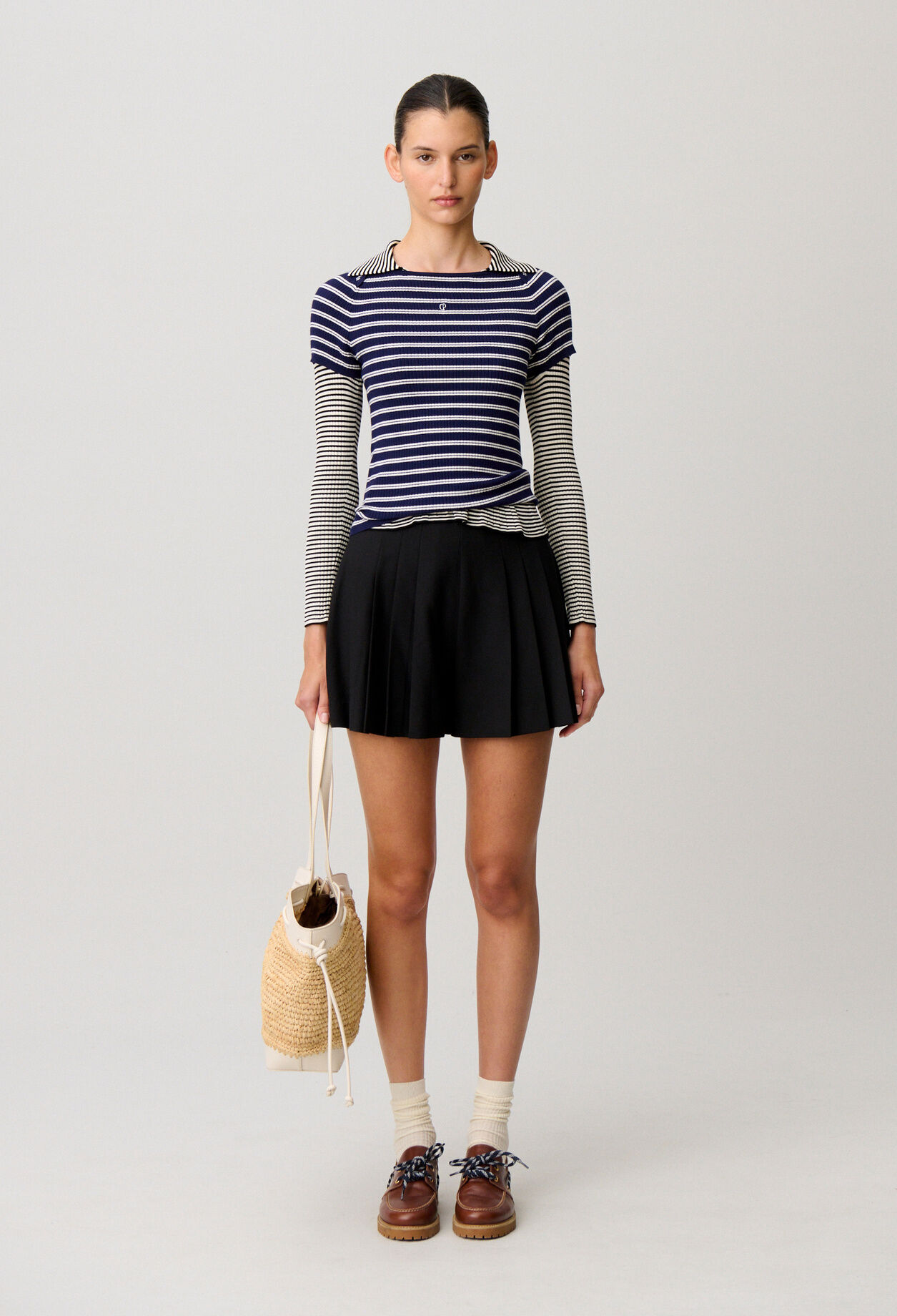Short negro con pliegues