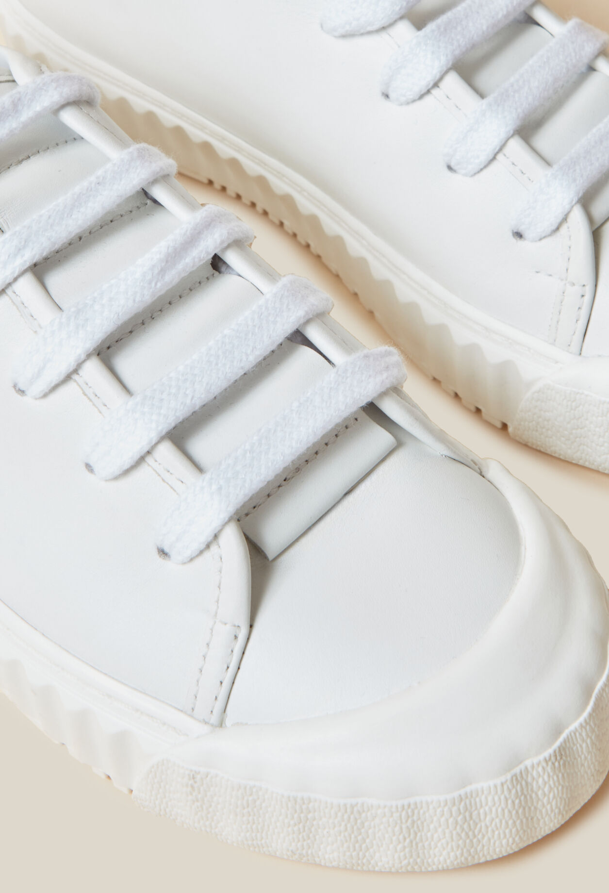Zapatillas de cuero blancas