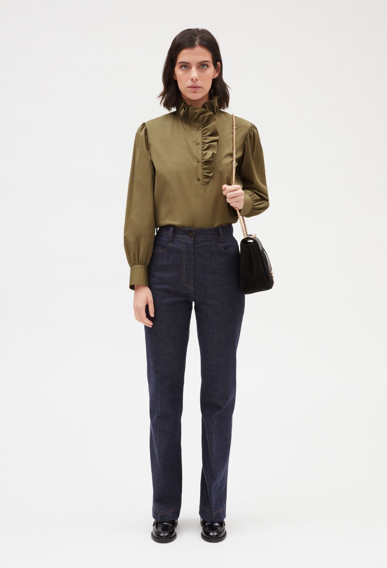 Blusa con volantes en caqui