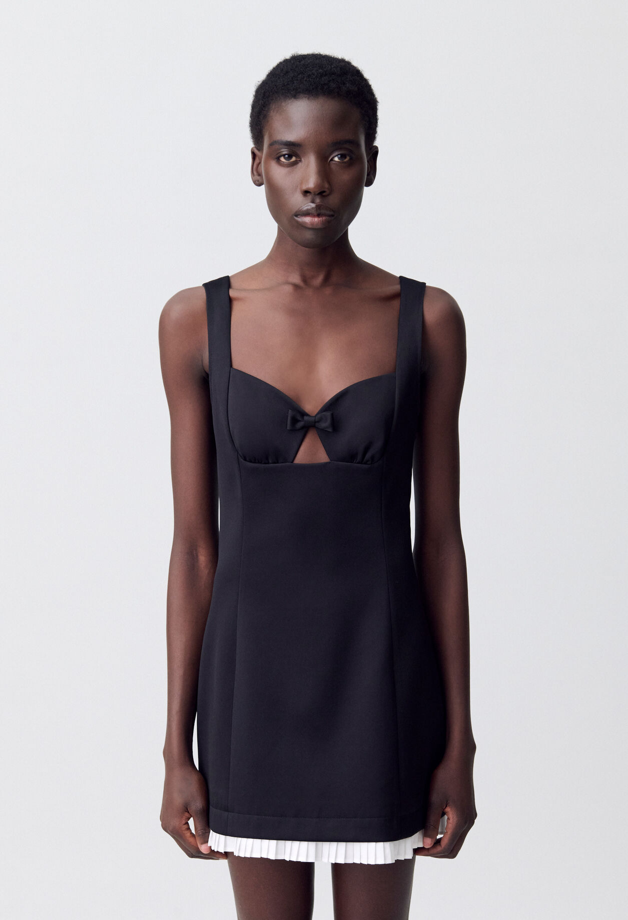 Vestido corto plisado