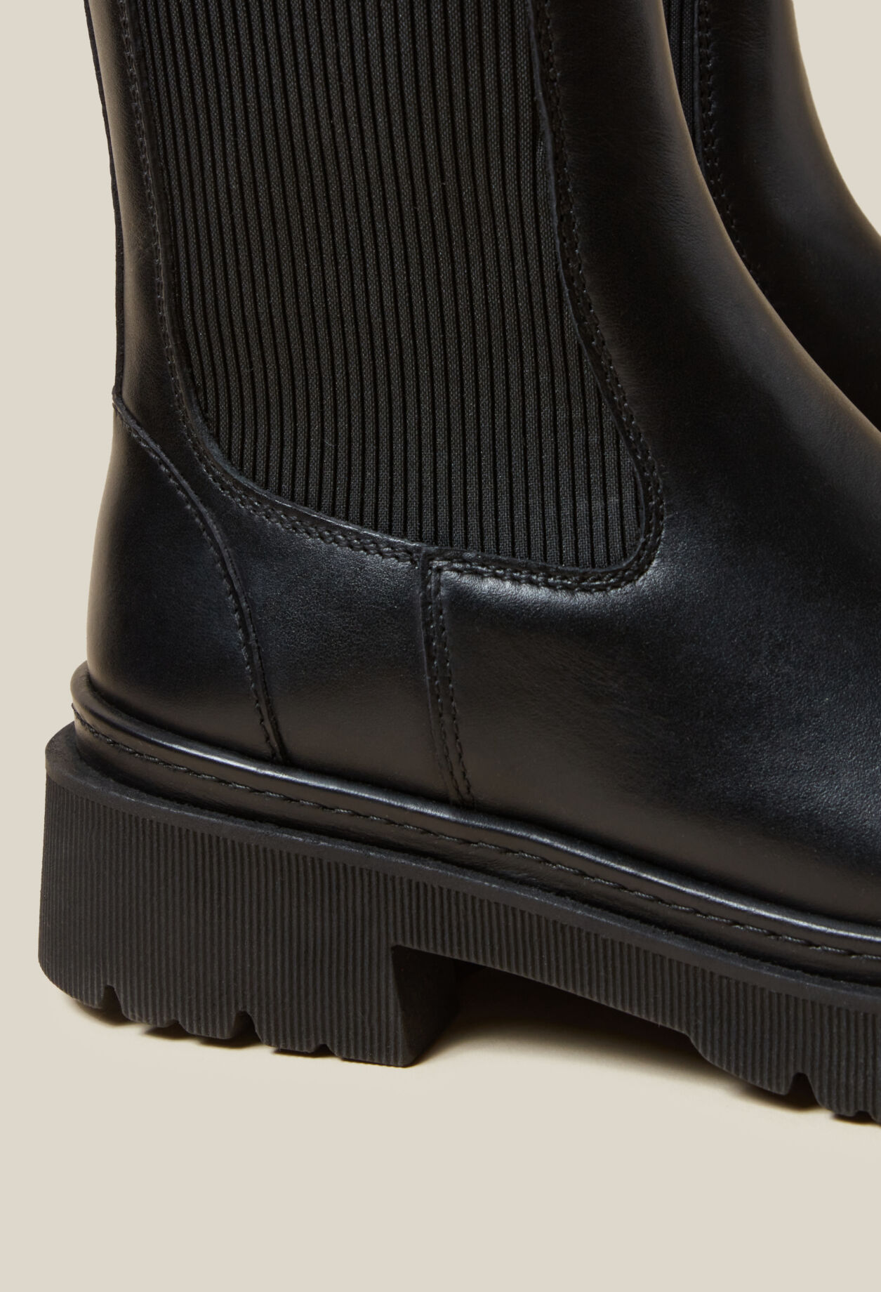 Botas Chelsea cuero negro
