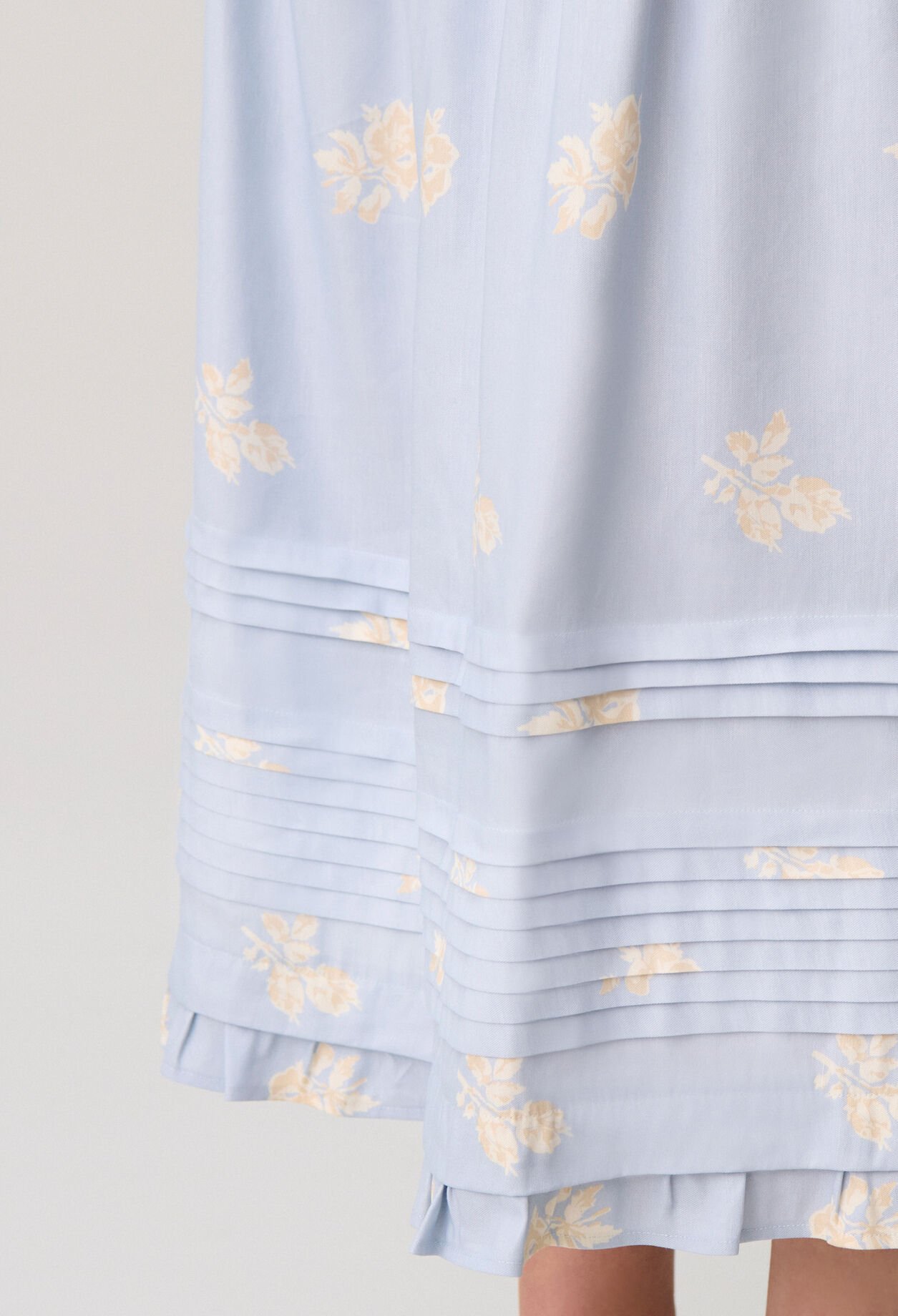 Falda midi de flores