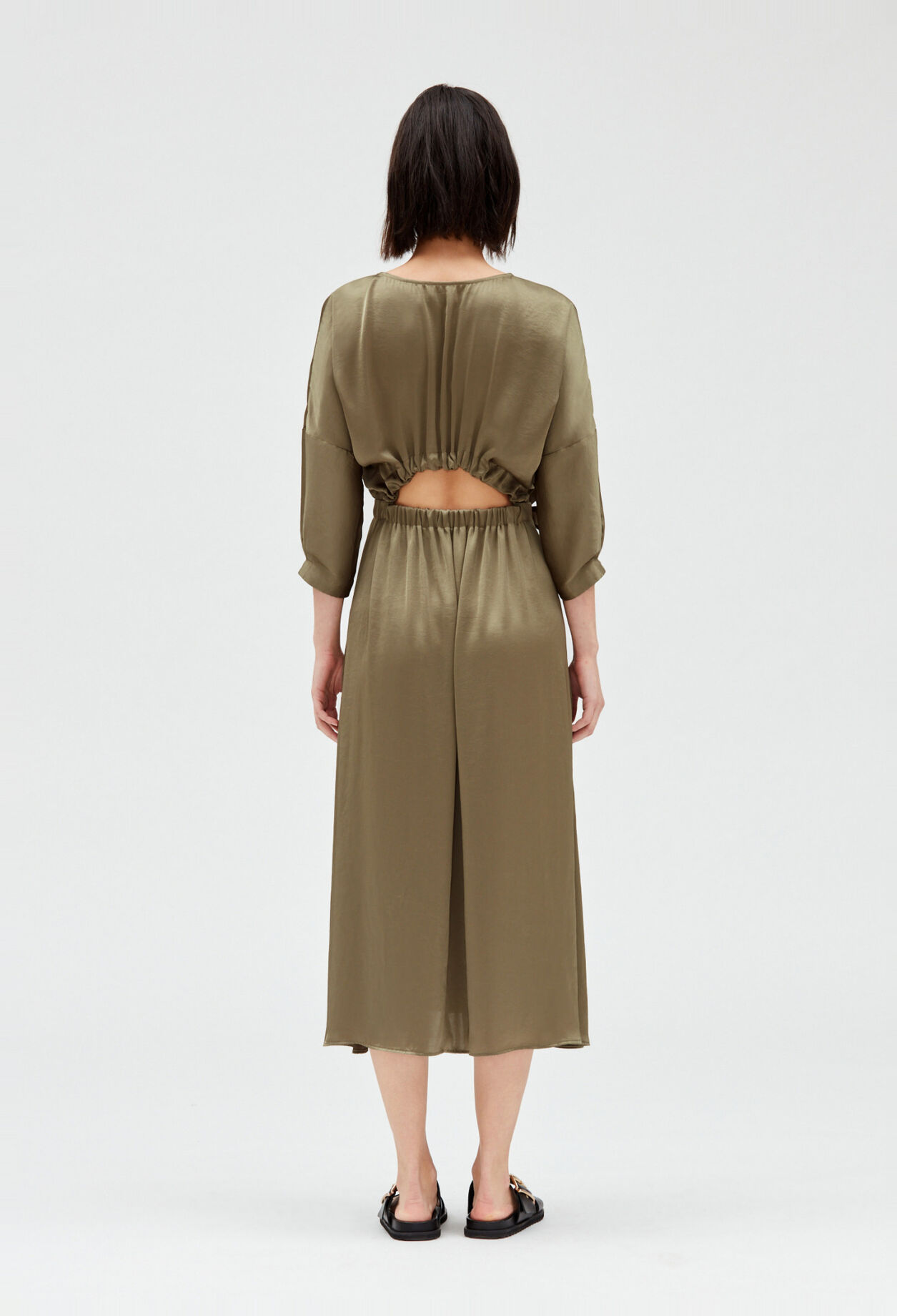 Vestido midi de raso caqui