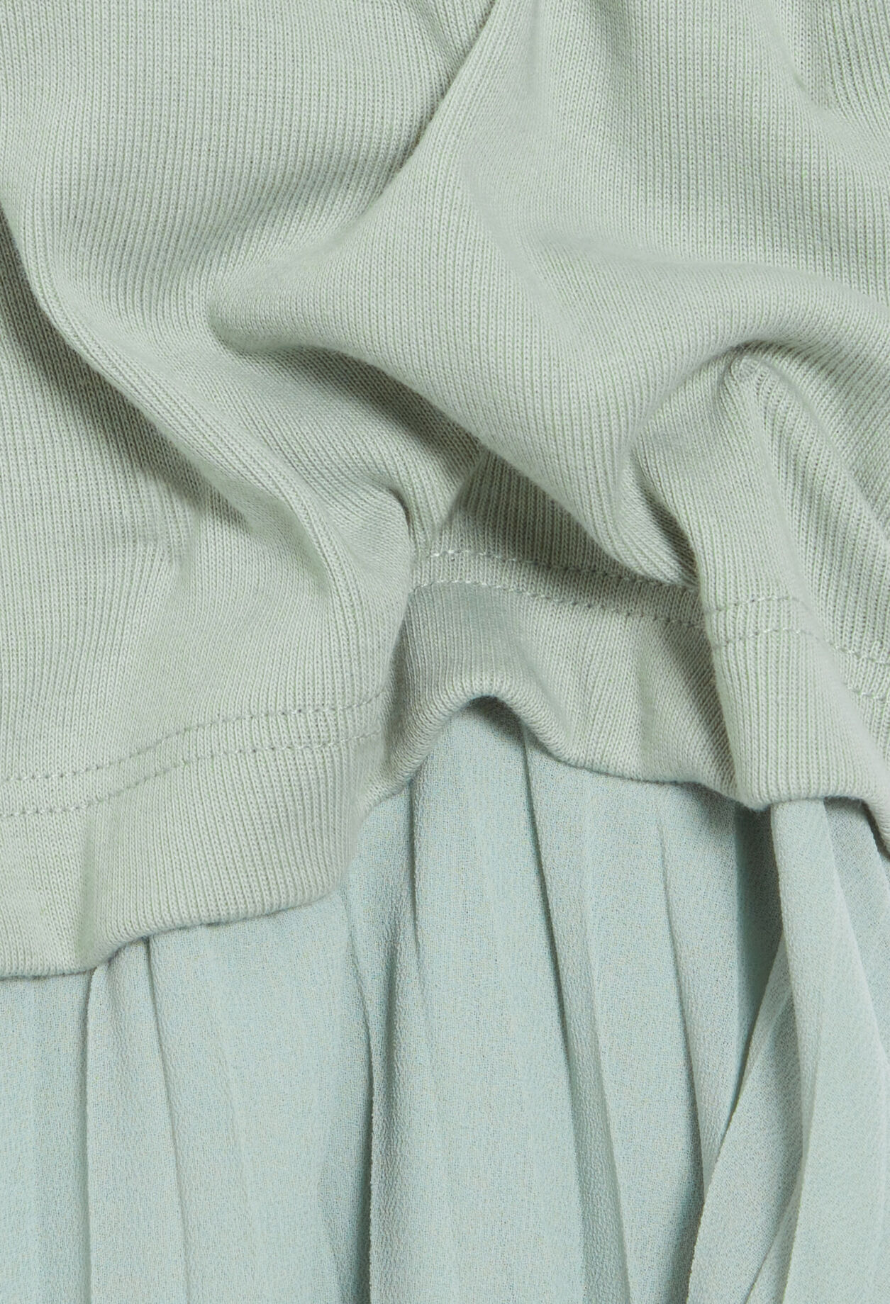 Vestido corto Twist plisado almendra