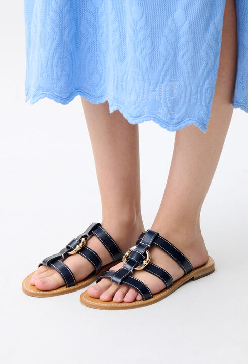 Sandalias con tiras y anillo