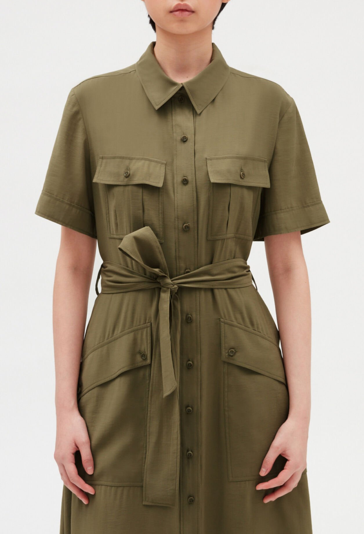 Vestido midi fluido de manga corta 