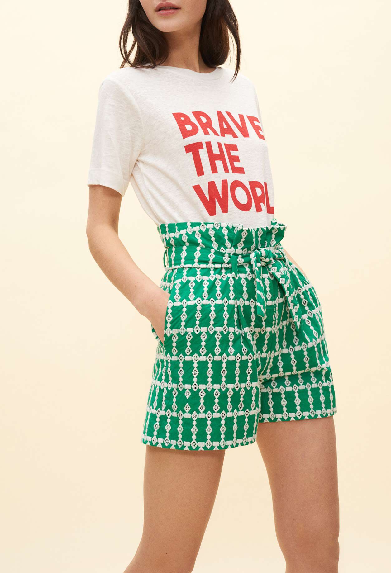 Short estampado que se anuda