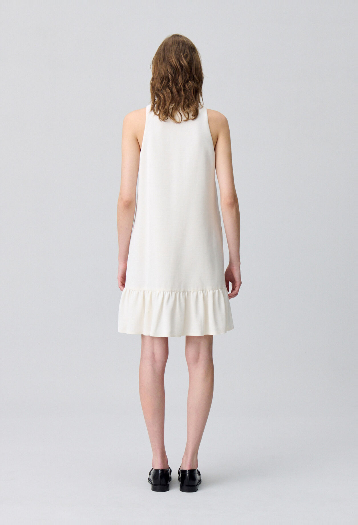 Vestido corto sin mangas