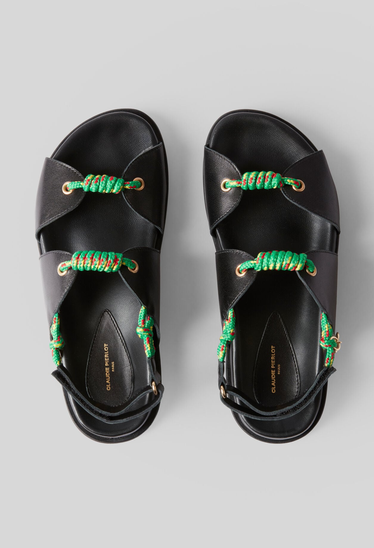 Sandalias tiras torcidas