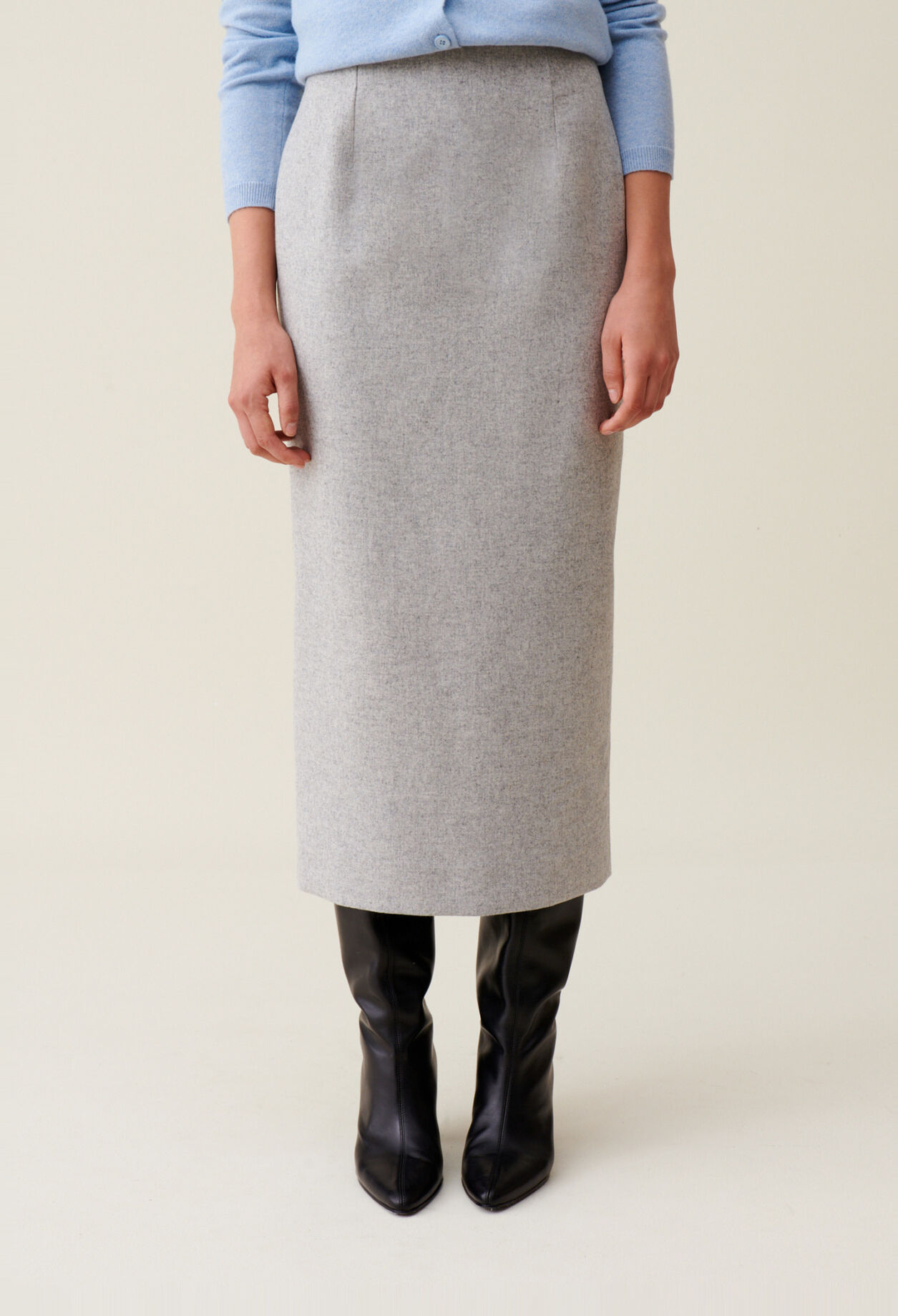 Falda l&aacute;piz gris de talle alto
