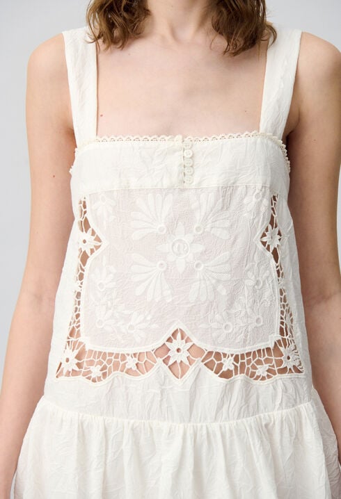Vestido corto con busto bordado