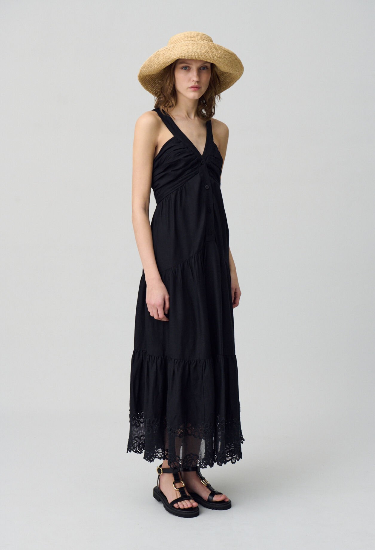 Vestido largo con bordados florales