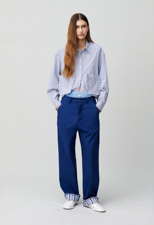 Pantalón con dobladillos a rayas