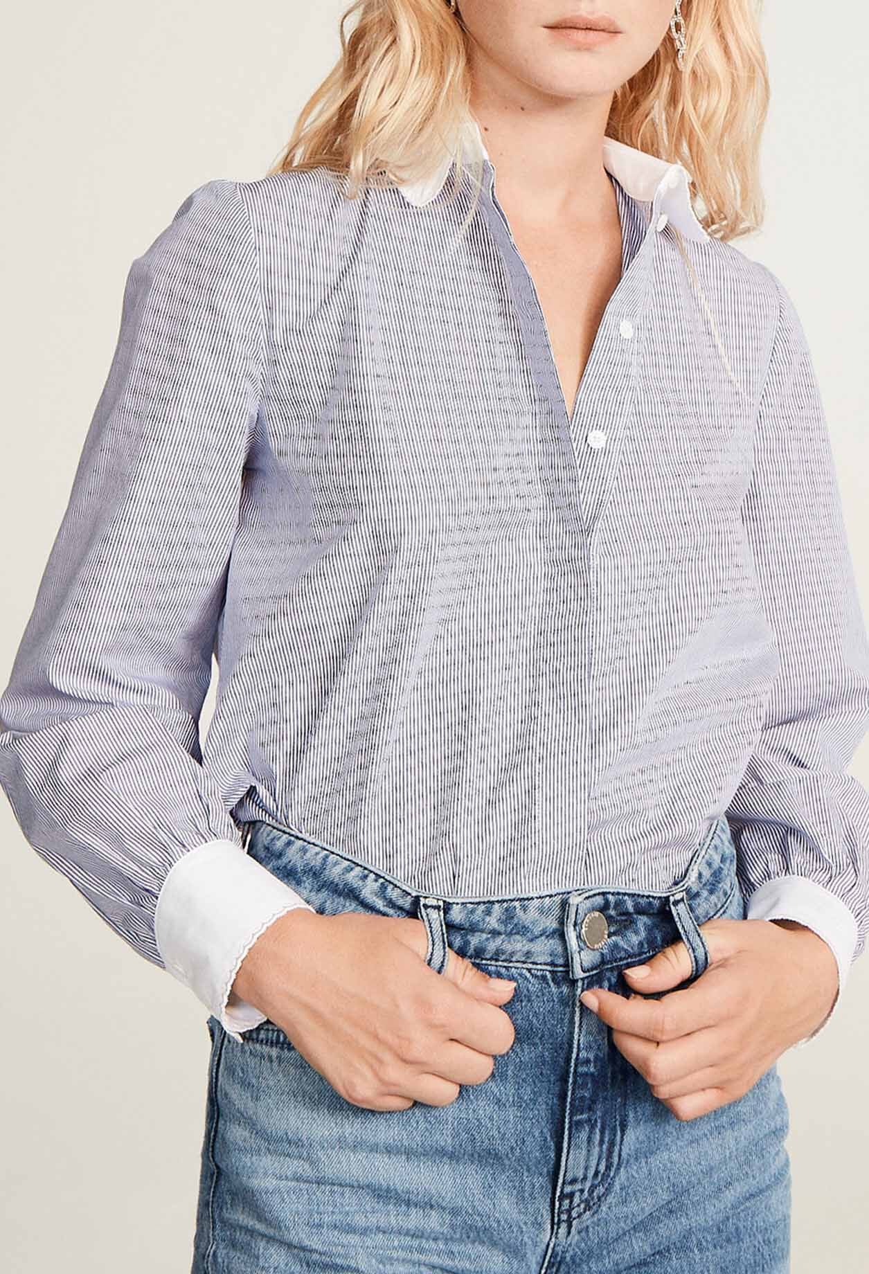 Camisa con cuello bordado
