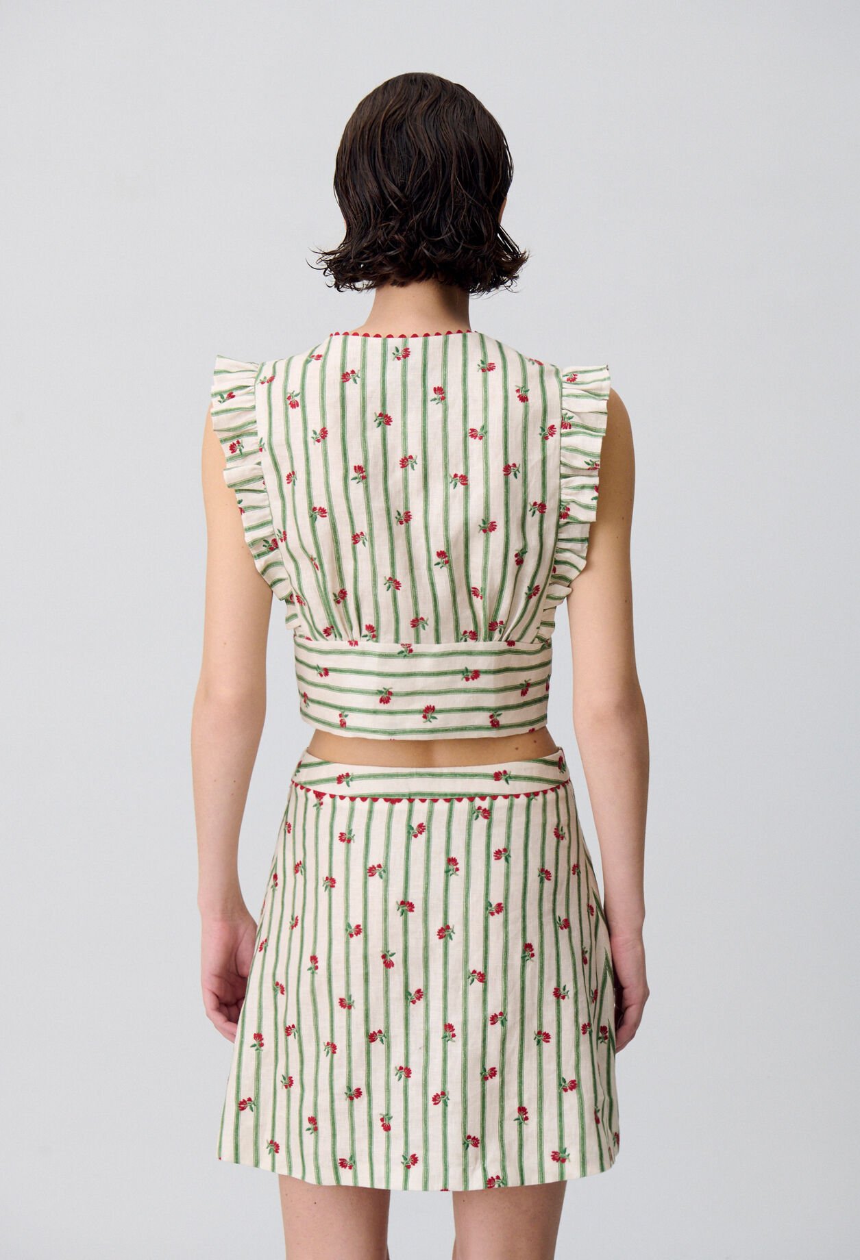 Top con volante y estampado
