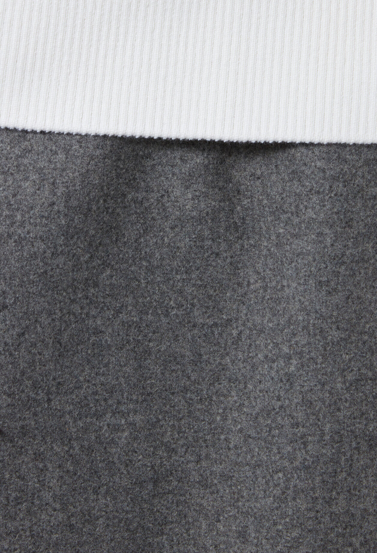 Falda recta gris