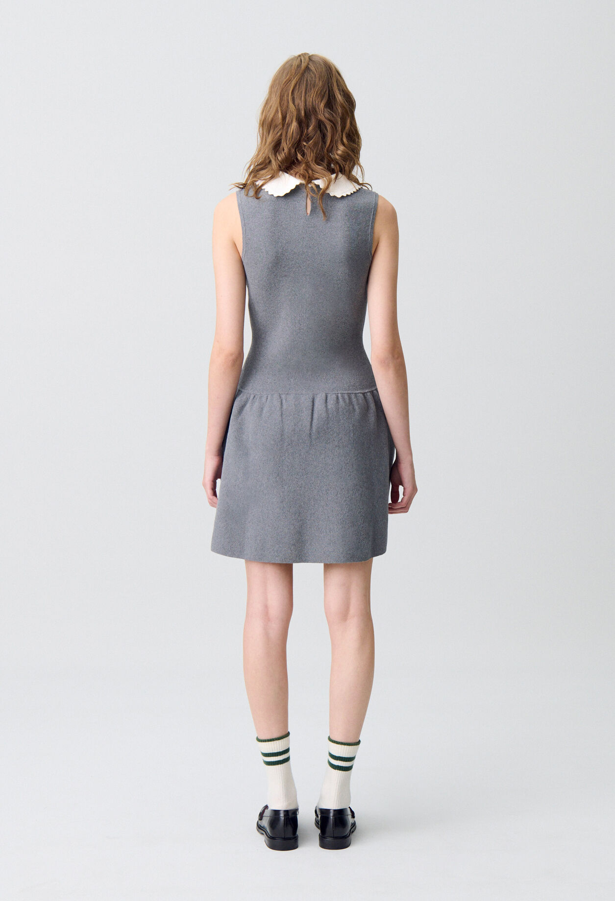 Vestido corto de línea evasé