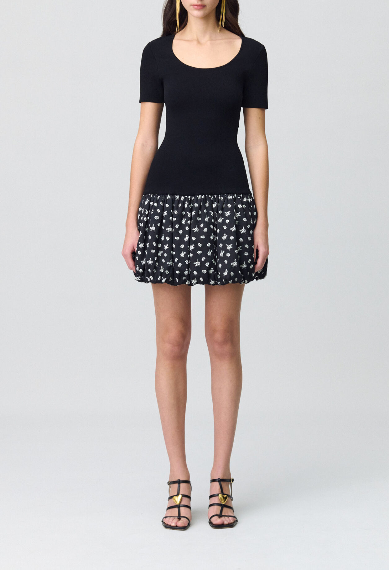 Vestido corto con estampado floral