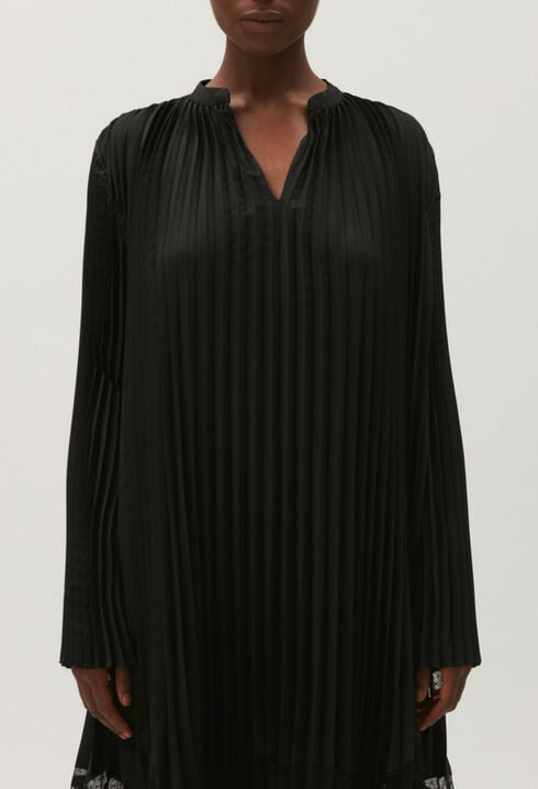 Vestido largo plisado con volantes