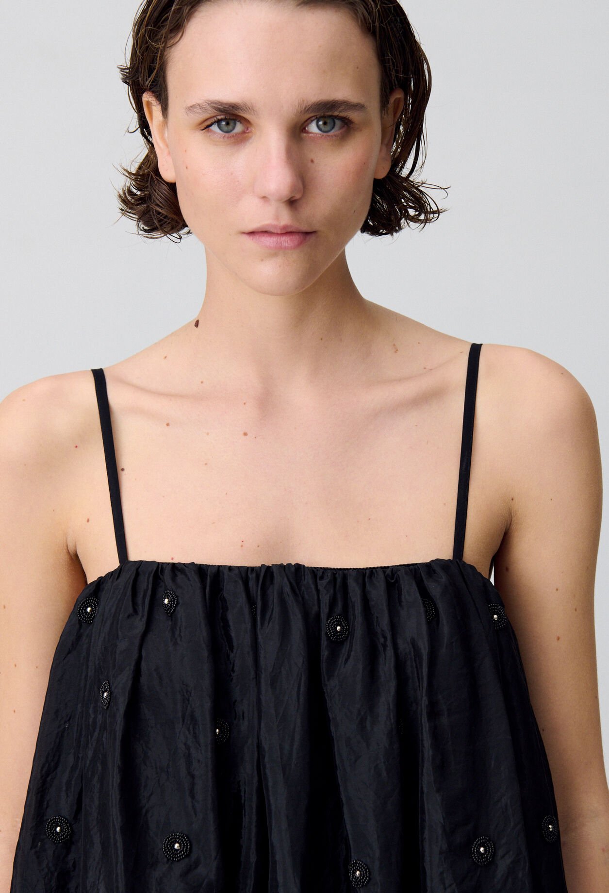 Vestido corto abullonado