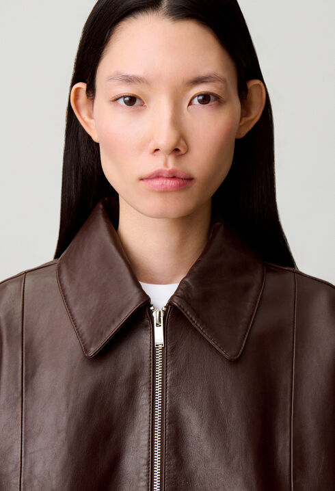 Cazadora de piel brillante casual