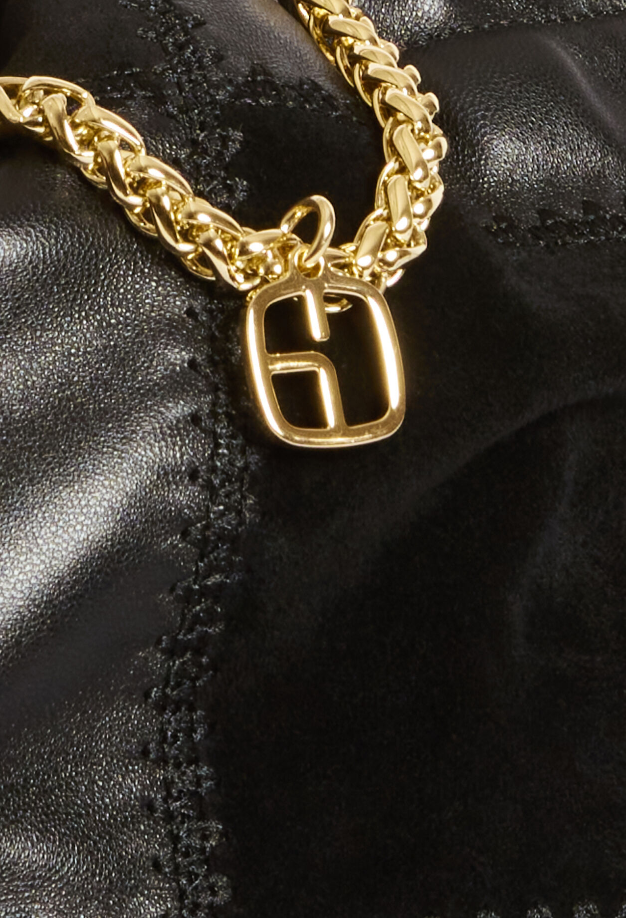 Bolsa negra cuero