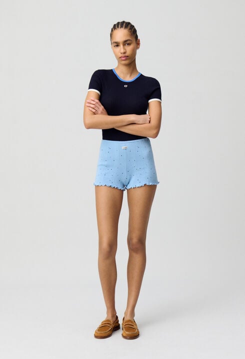 Short de punto fino.