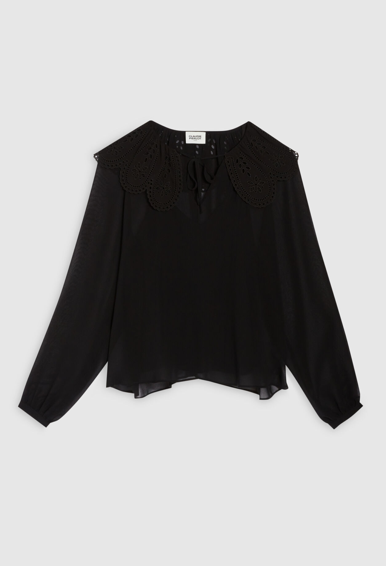 Blusa negra con cuello ancho