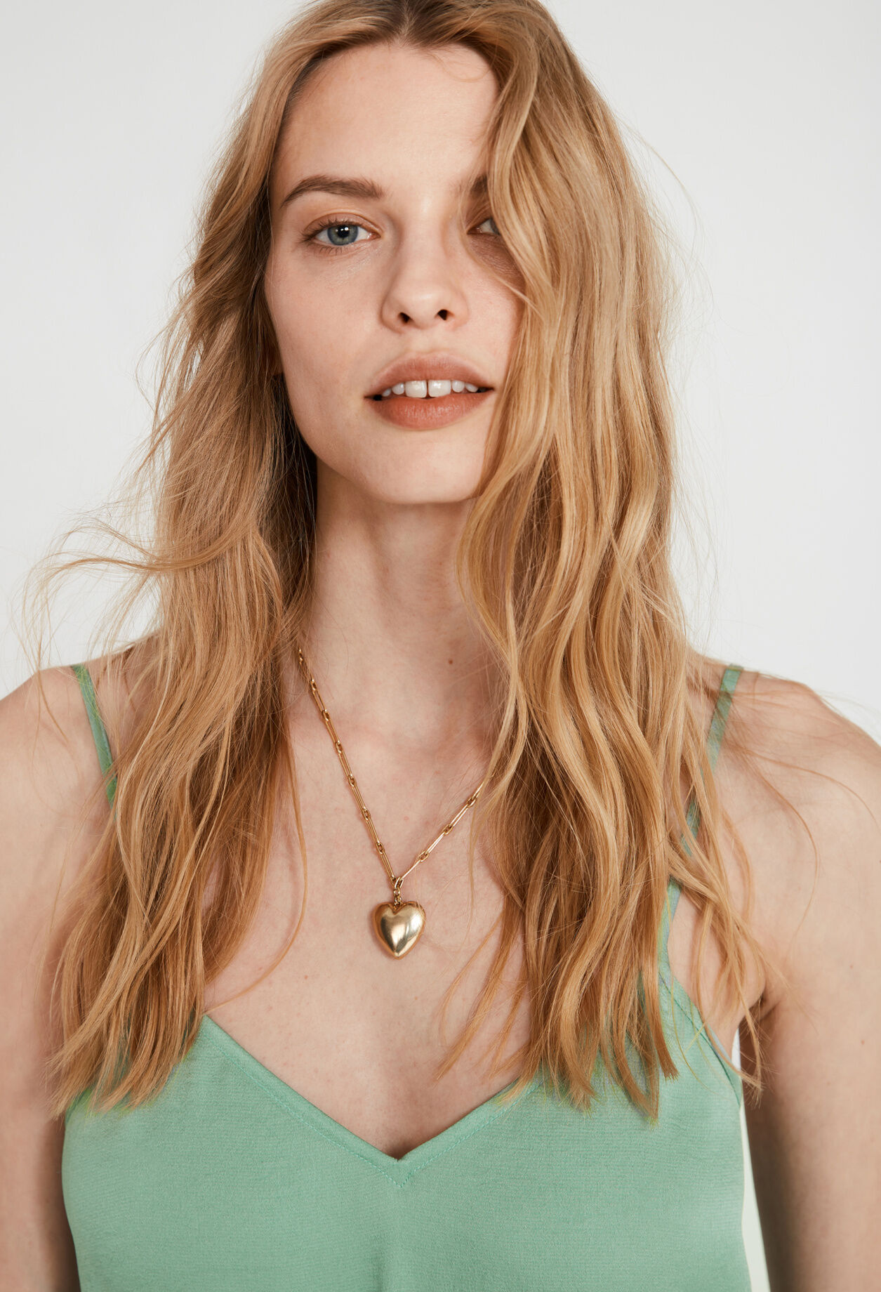 Collar de eslabones dorados