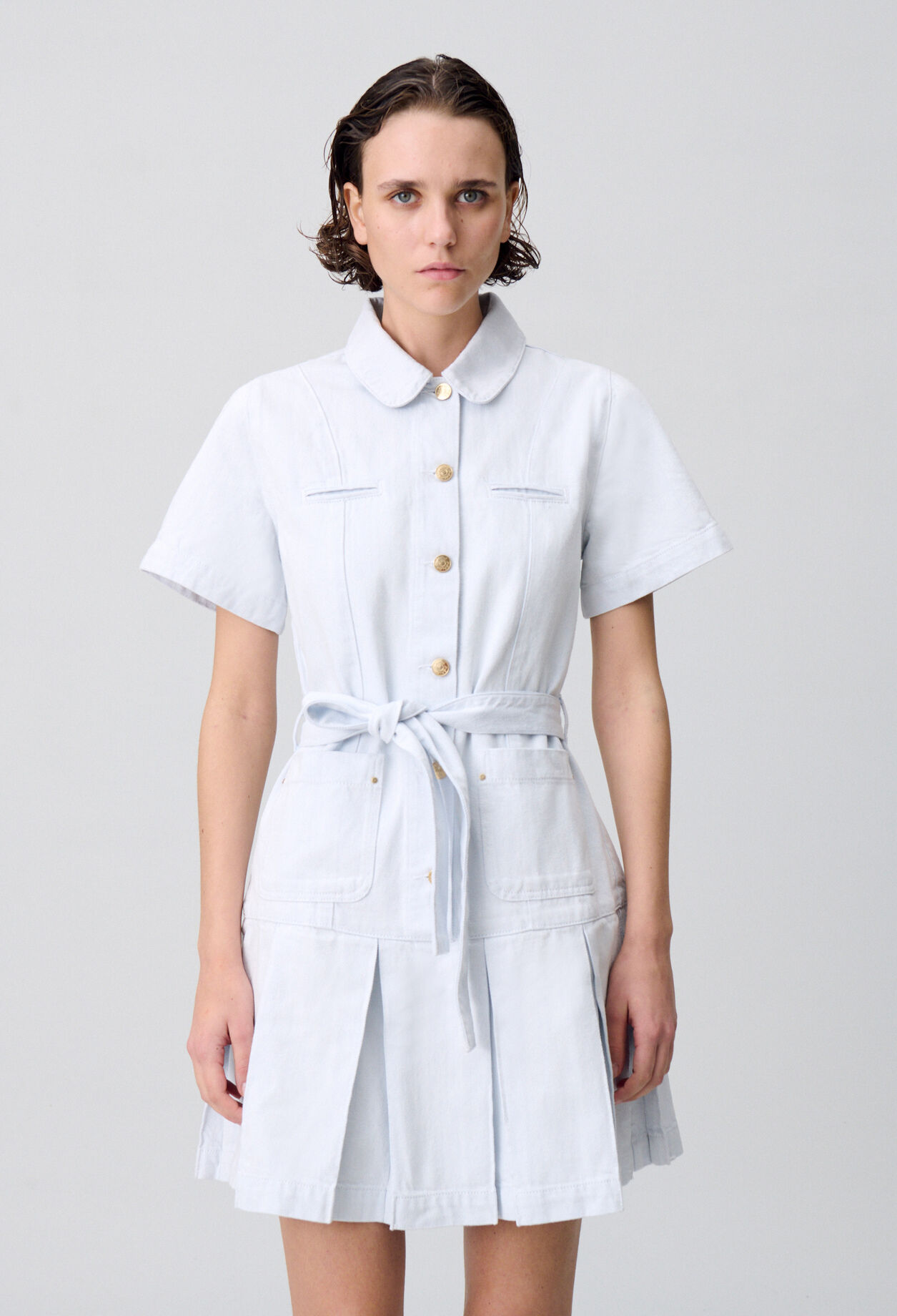 Vestido corto de denim con pliegues