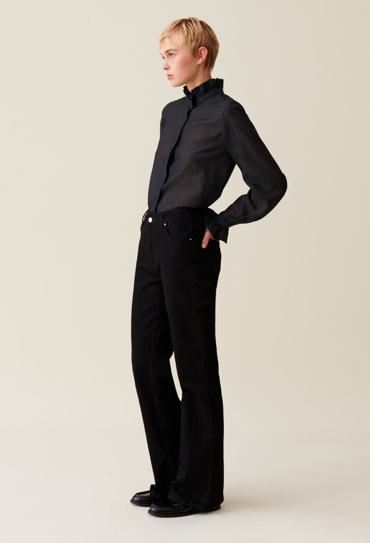 Blusa fluida cuello volante a rayas