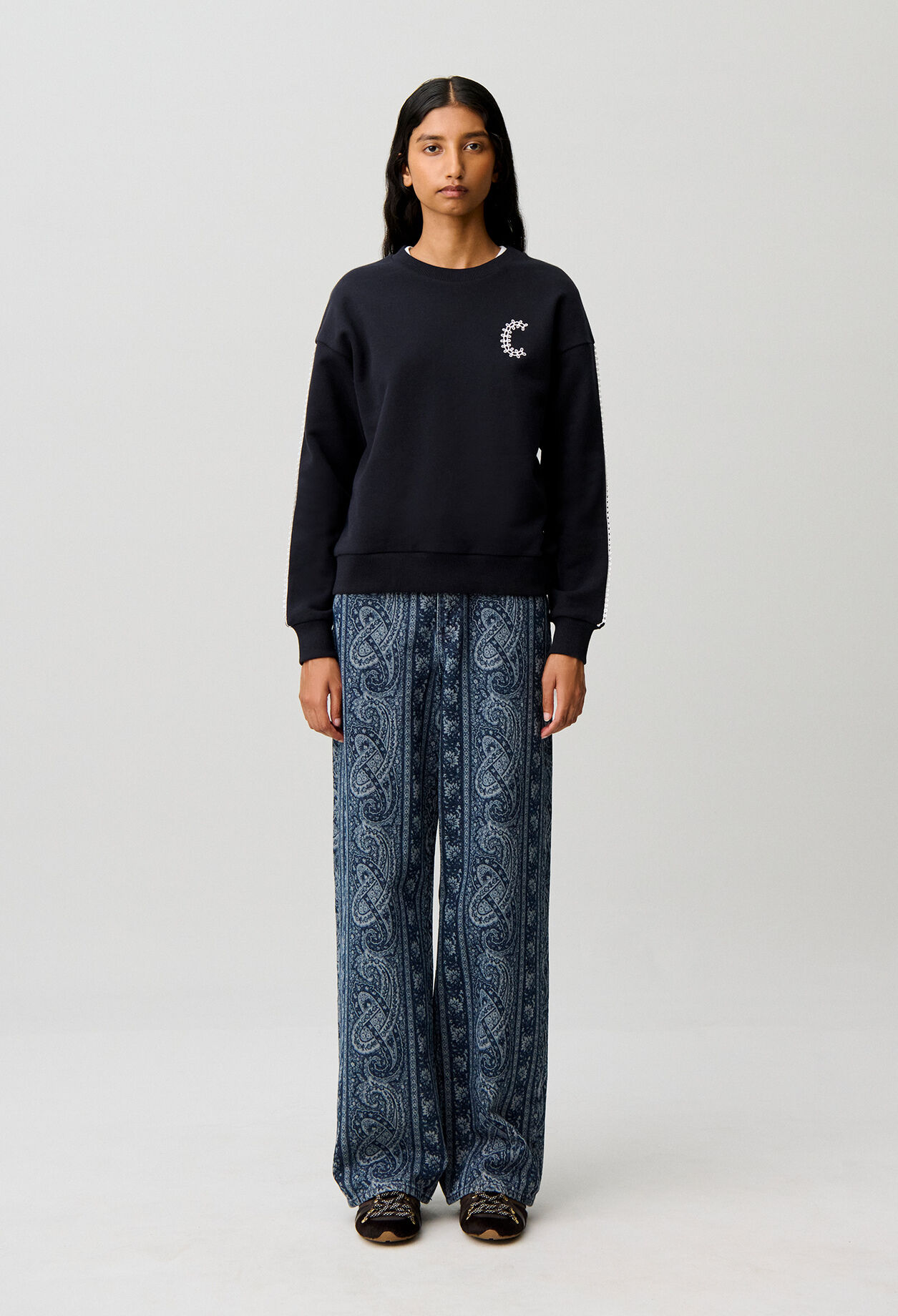 Sudadera algod&oacute;n org&aacute;nico bordado C