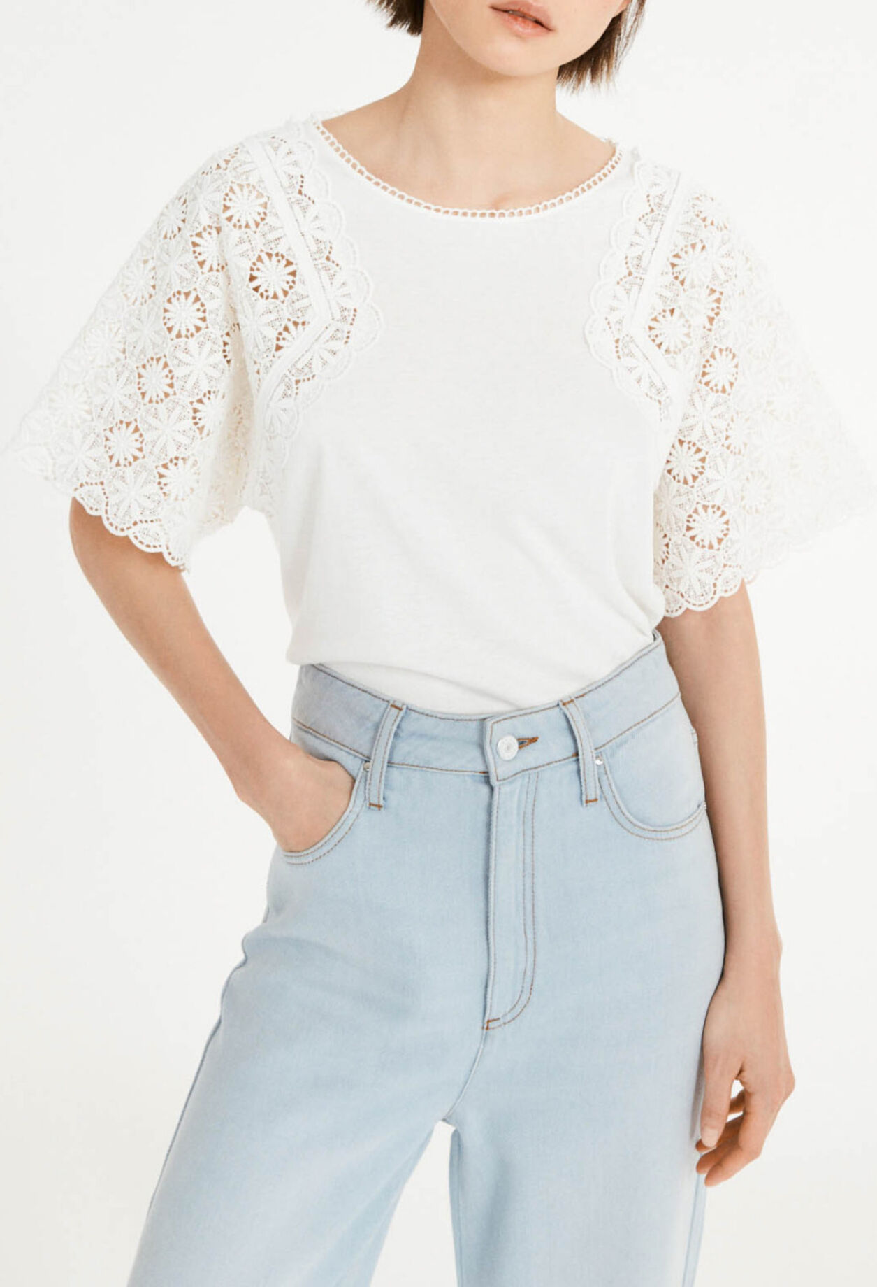 Camiseta con mangas de guipur