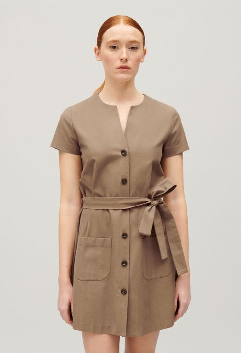 Vestido corto marrón abotonado