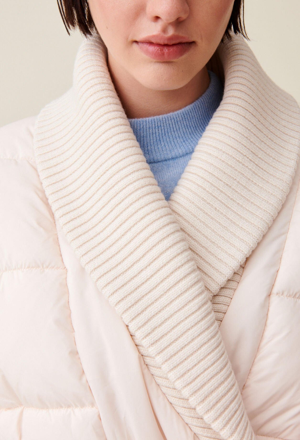 Abrigo acolchado con cuello chal