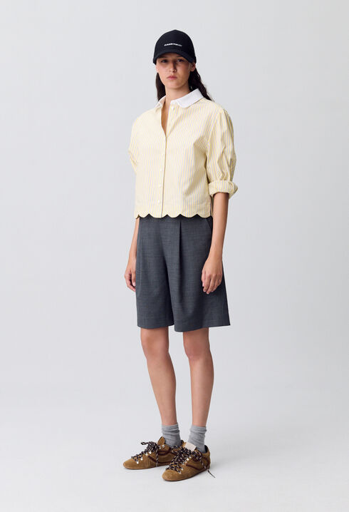 Camisa de rayas con cuello claudine