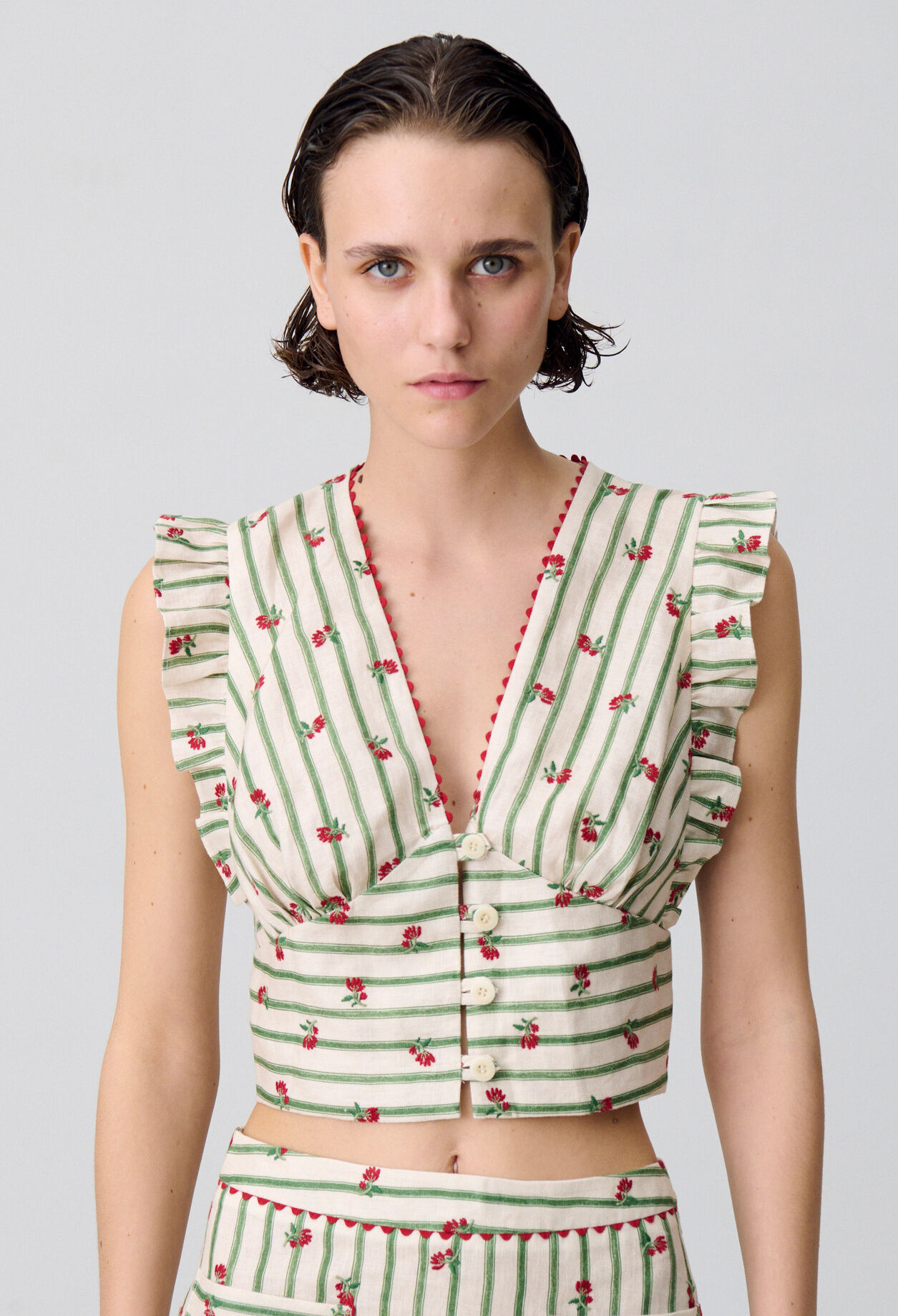 Top con volante y estampado
